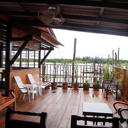 At Pier Hostel Lanta Ко-Ланта Екстер'єр фото
