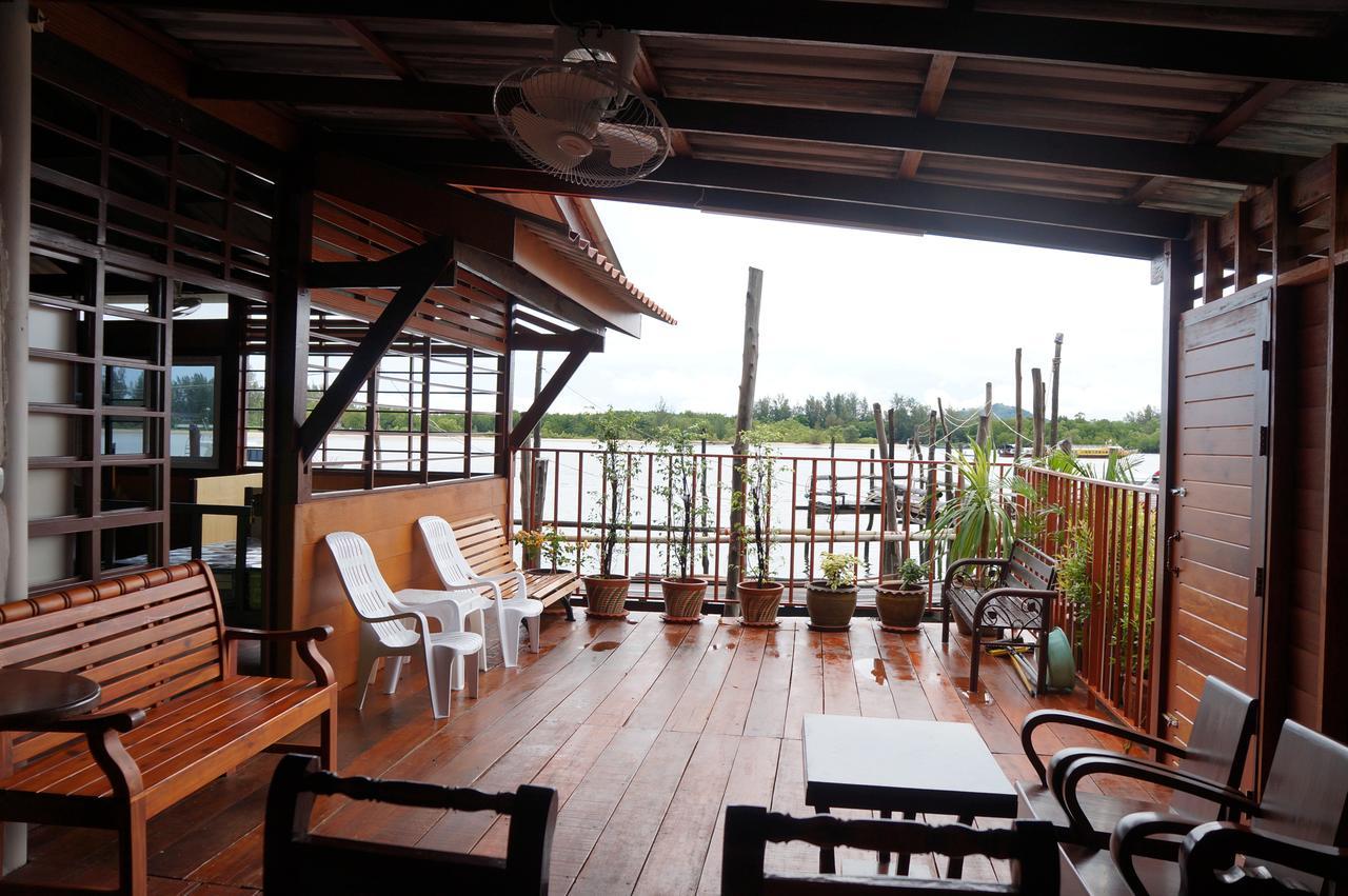 At Pier Hostel Lanta Ко-Ланта Екстер'єр фото