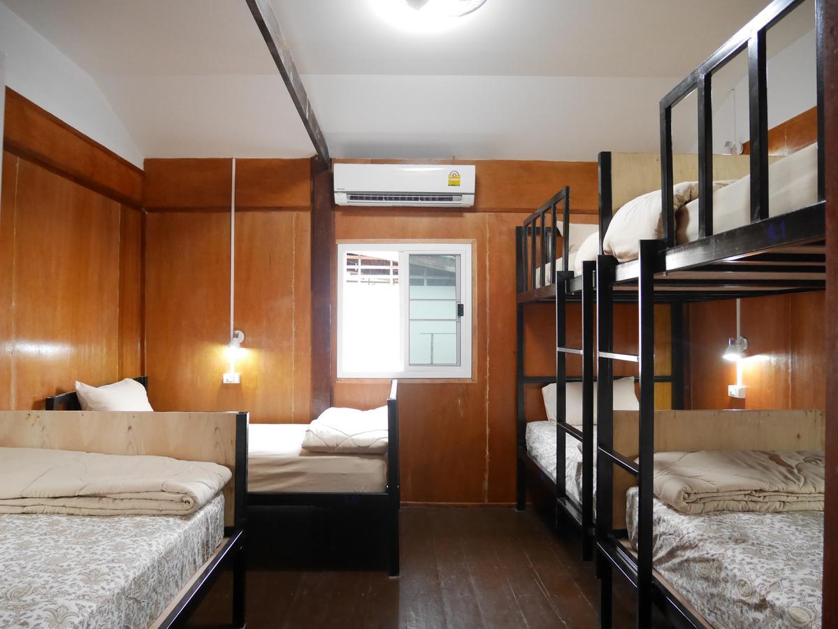 At Pier Hostel Lanta Ко-Ланта Екстер'єр фото