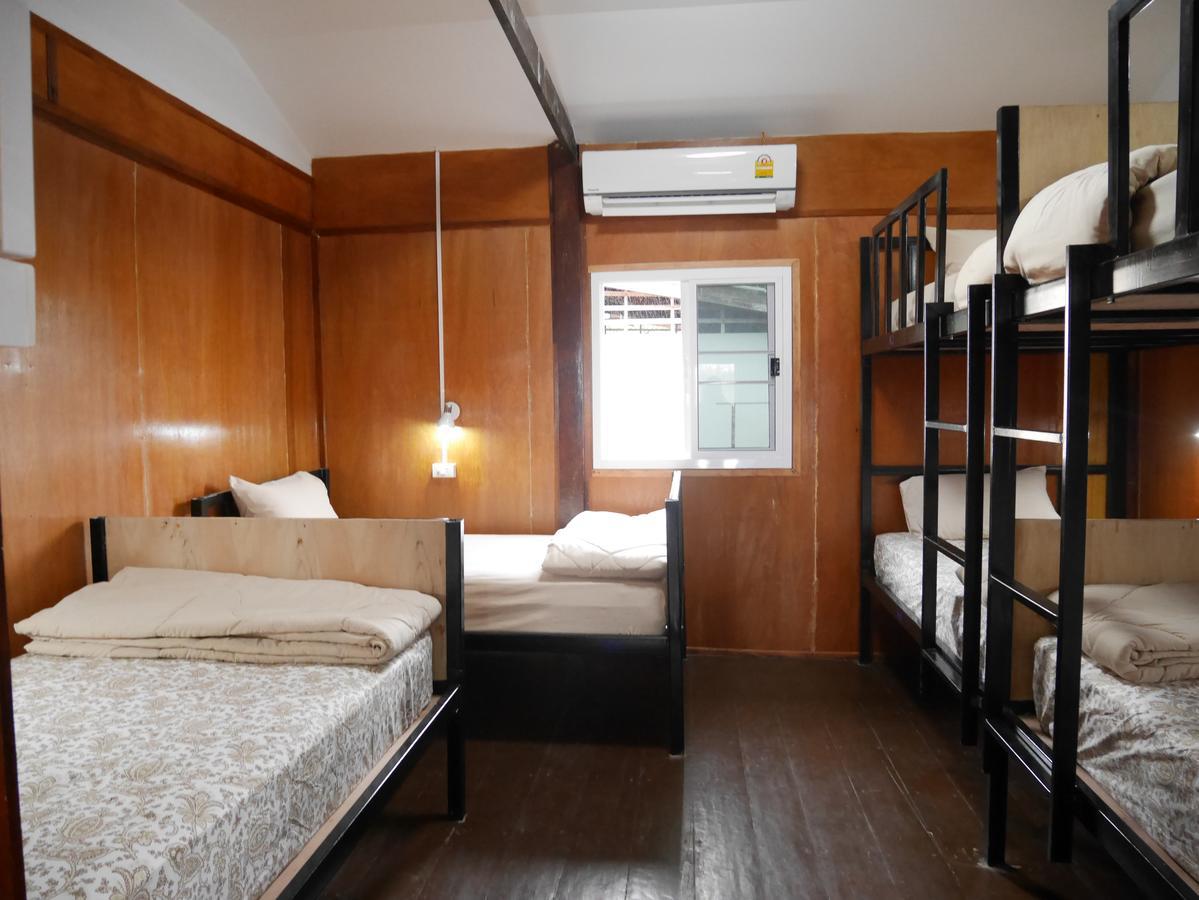 At Pier Hostel Lanta Ко-Ланта Екстер'єр фото