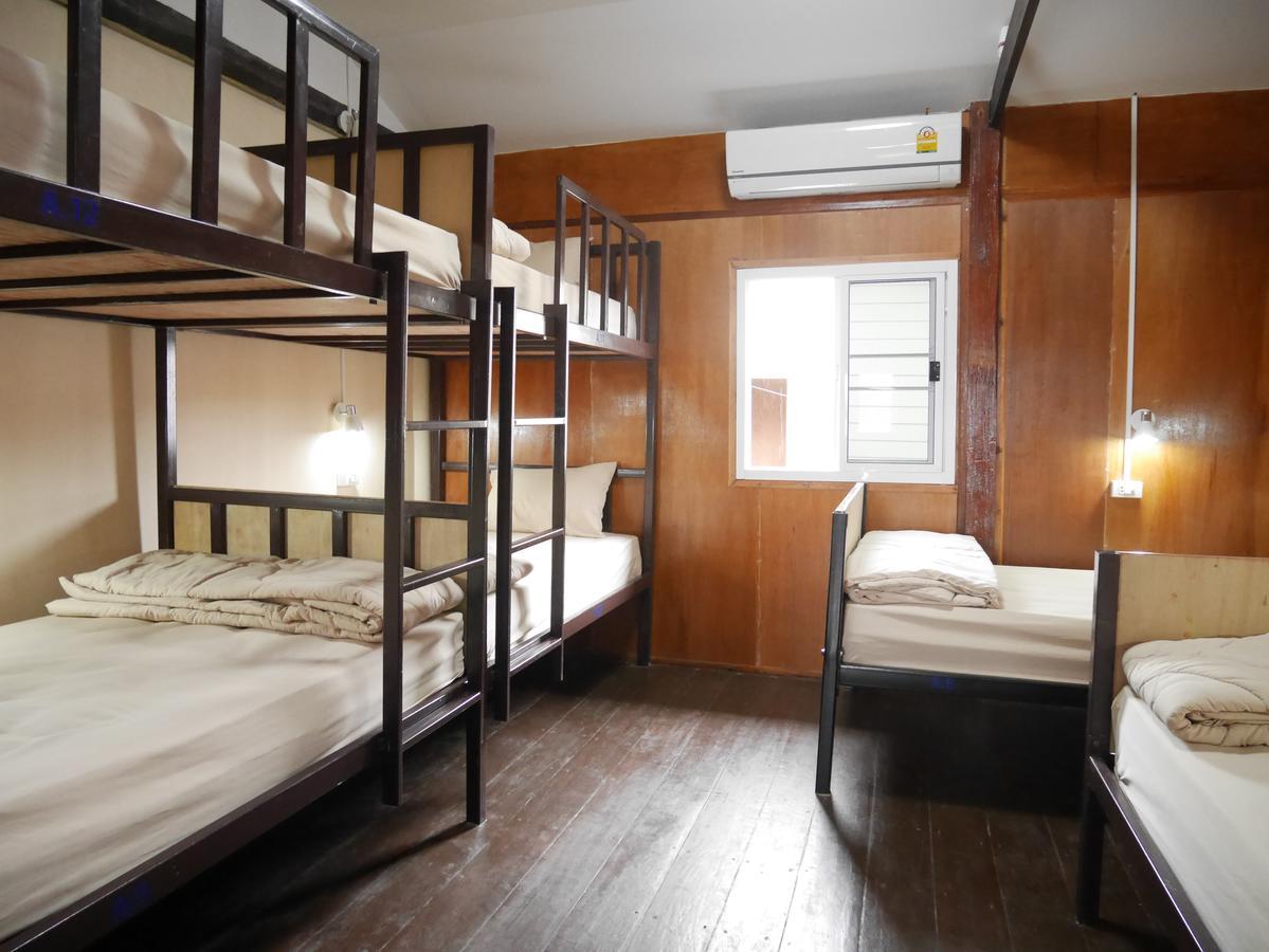 At Pier Hostel Lanta Ко-Ланта Екстер'єр фото
