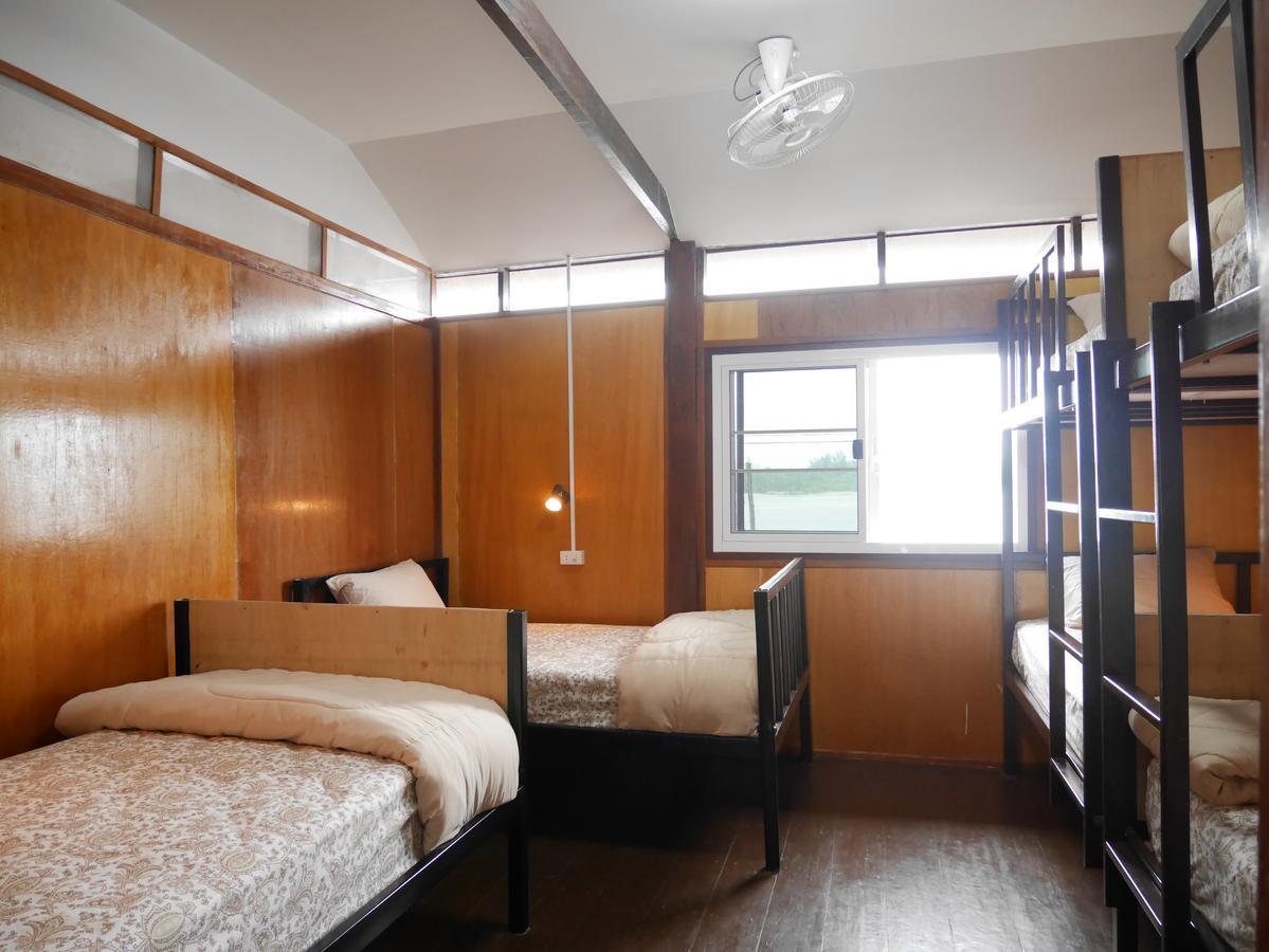 At Pier Hostel Lanta Ко-Ланта Екстер'єр фото