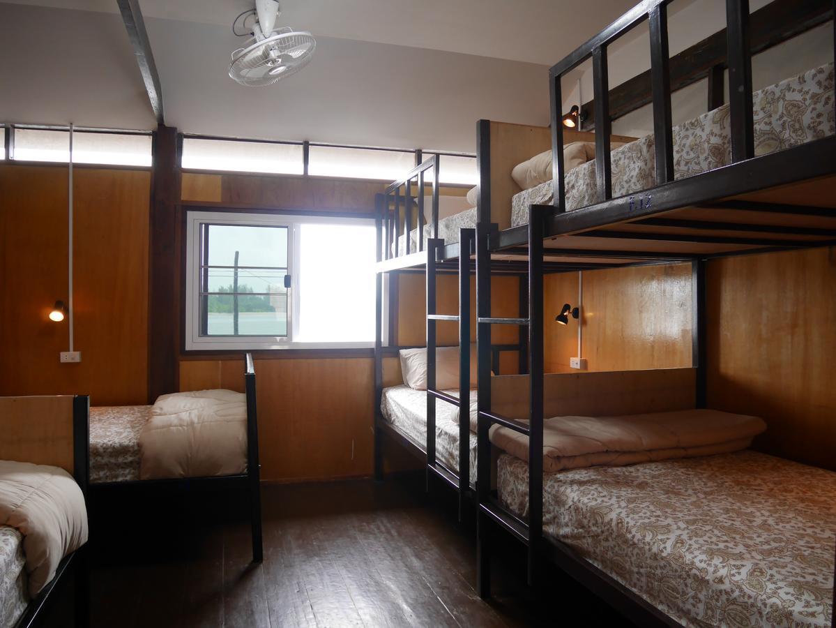 At Pier Hostel Lanta Ко-Ланта Екстер'єр фото