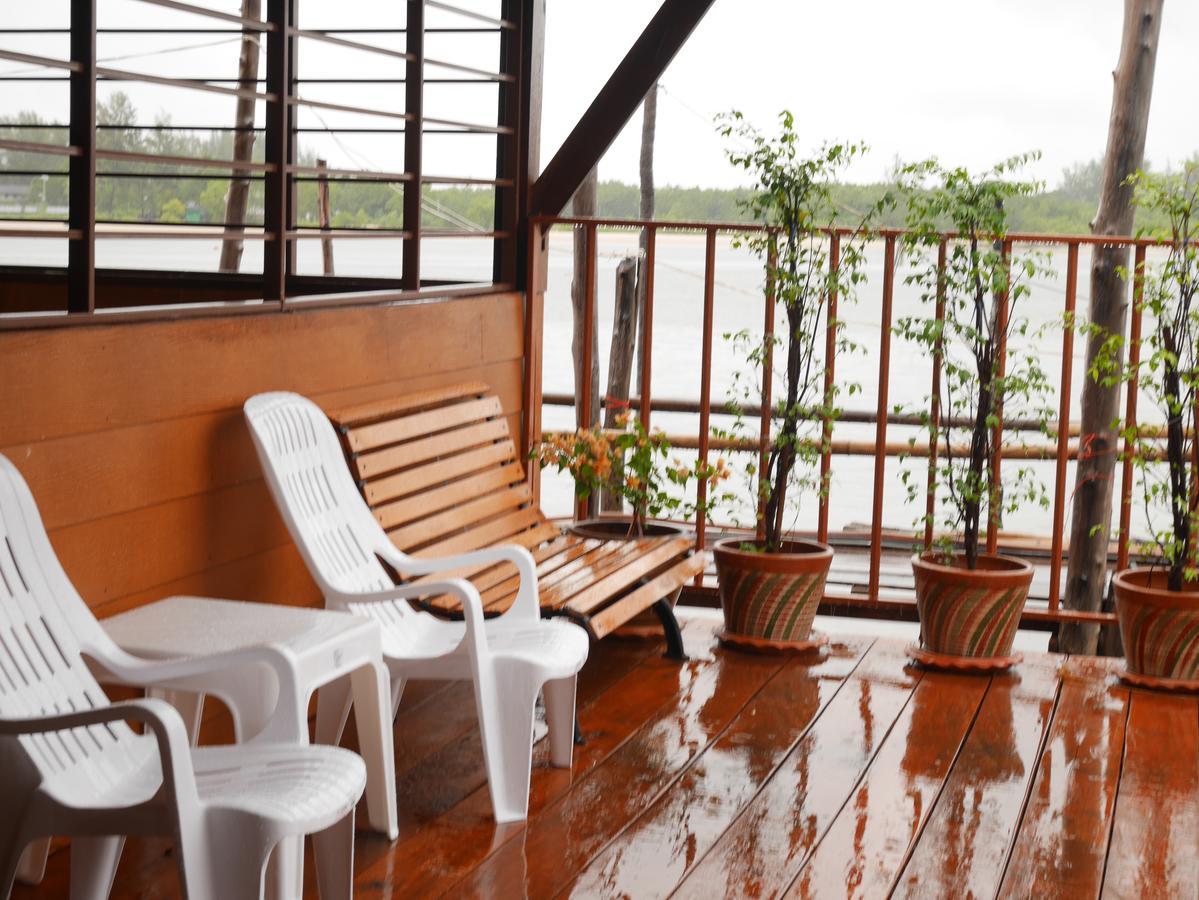 At Pier Hostel Lanta Ко-Ланта Екстер'єр фото