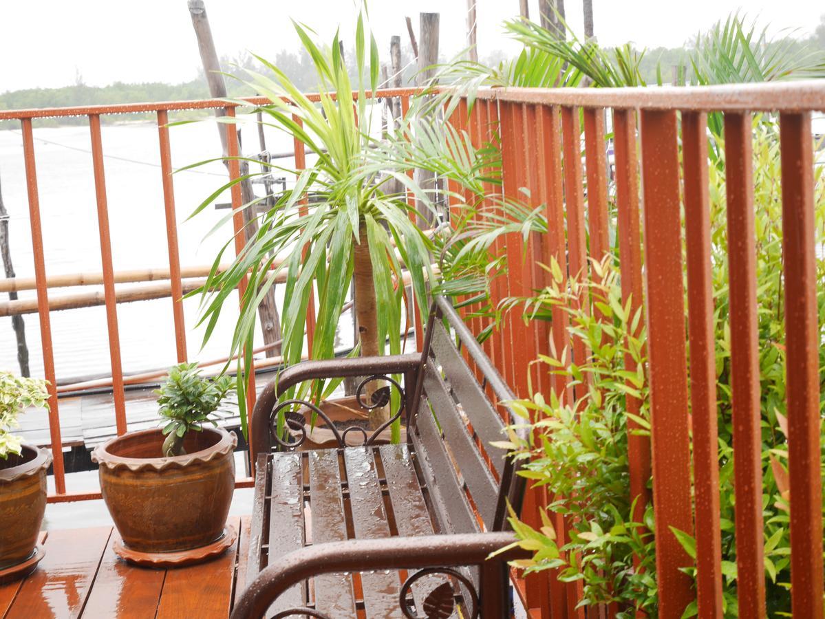 At Pier Hostel Lanta Ко-Ланта Екстер'єр фото