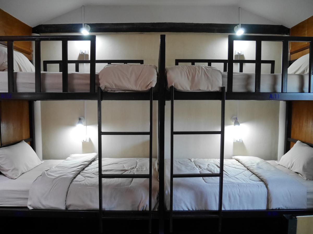 At Pier Hostel Lanta Ко-Ланта Екстер'єр фото