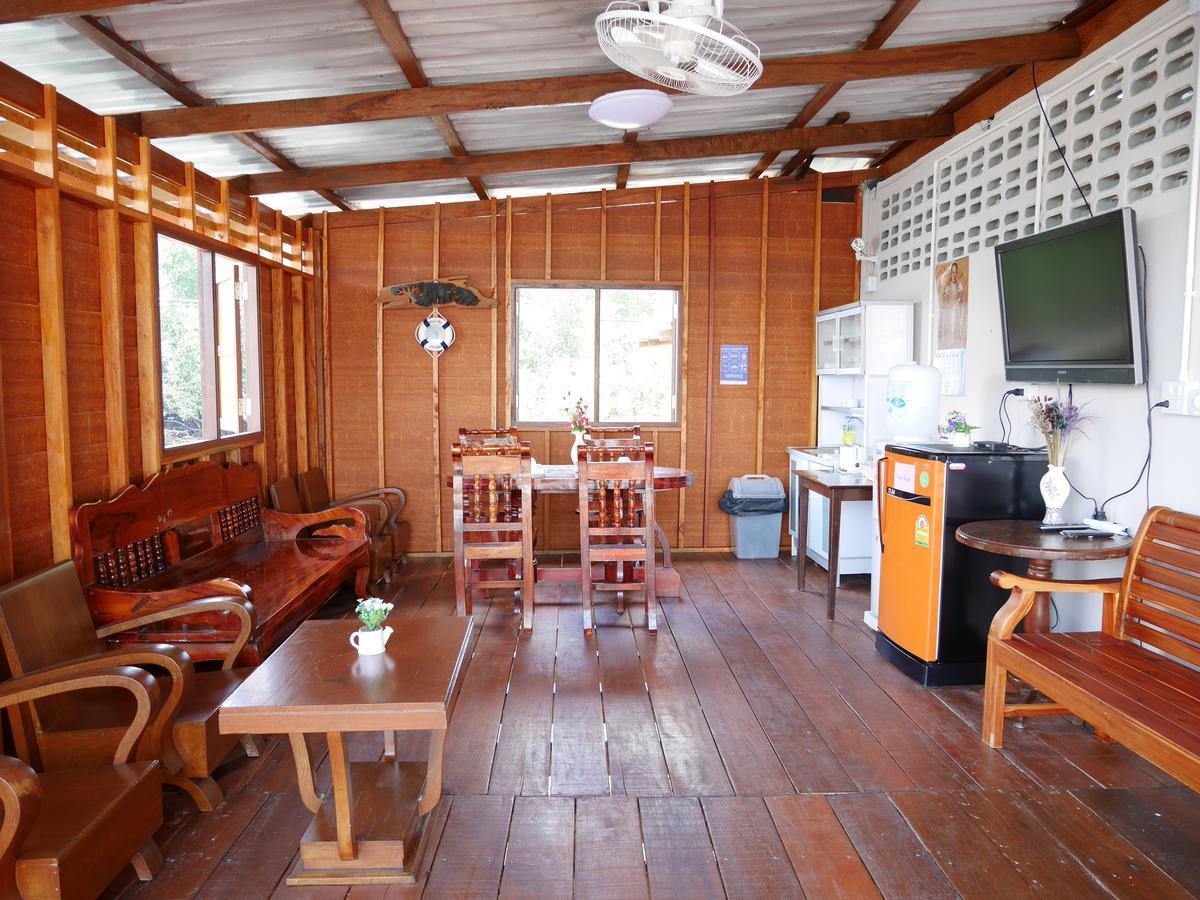 At Pier Hostel Lanta Ко-Ланта Екстер'єр фото