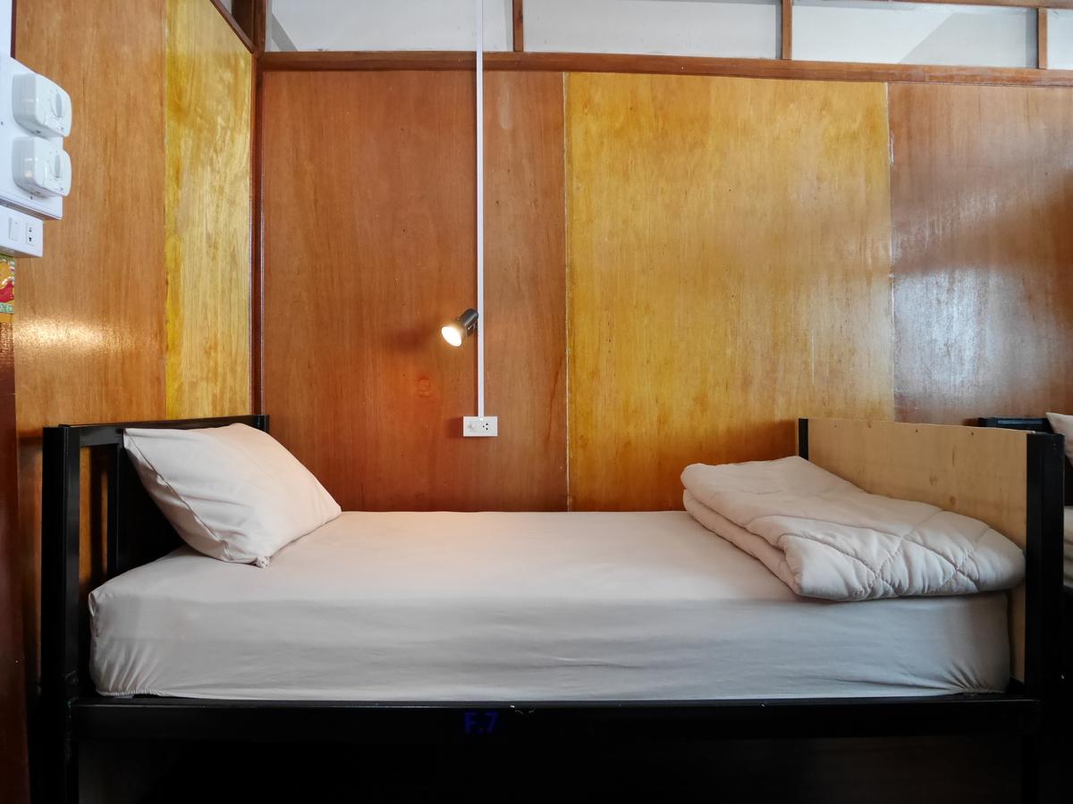 At Pier Hostel Lanta Ко-Ланта Екстер'єр фото