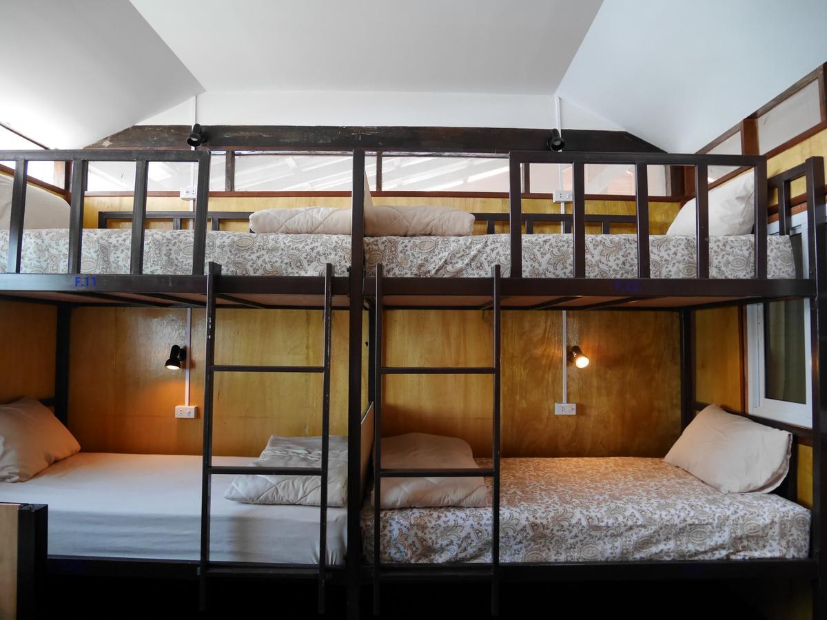 At Pier Hostel Lanta Ко-Ланта Екстер'єр фото