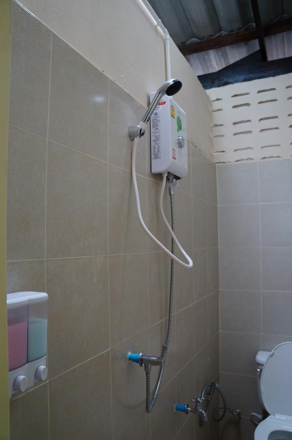 At Pier Hostel Lanta Ко-Ланта Екстер'єр фото