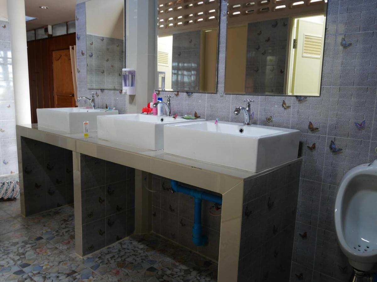 At Pier Hostel Lanta Ко-Ланта Екстер'єр фото