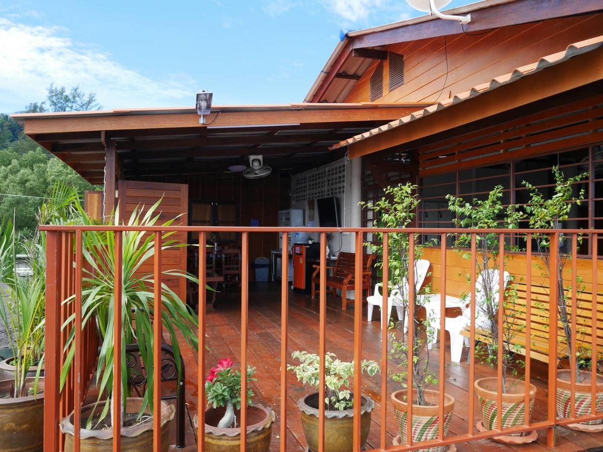 At Pier Hostel Lanta Ко-Ланта Екстер'єр фото
